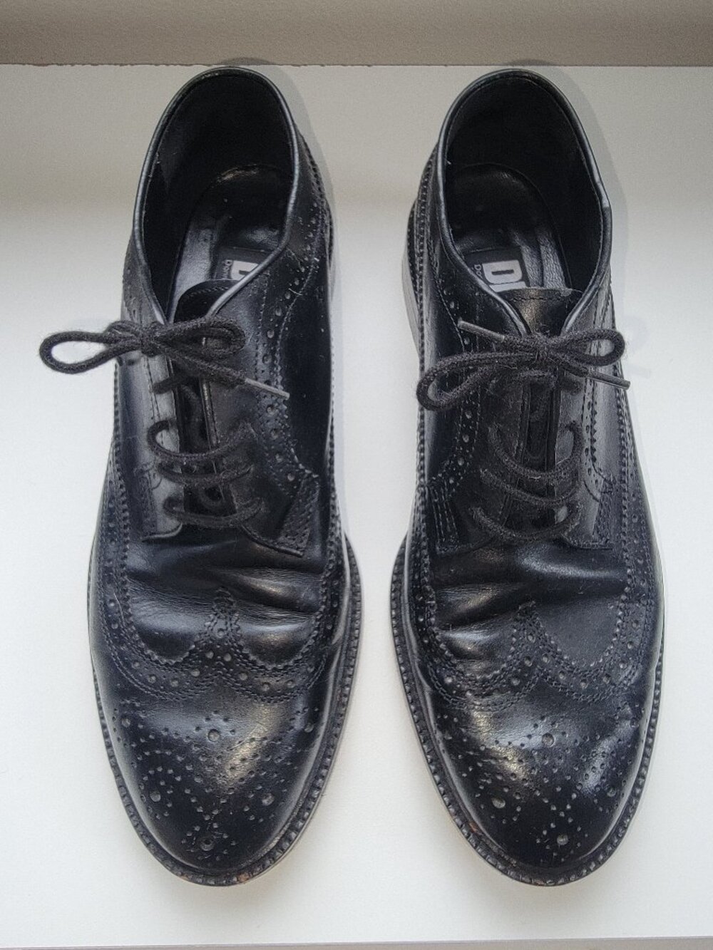 Women's DKNY Black Leather Wingtip Brogue Oxfords Made in Italy, size 10